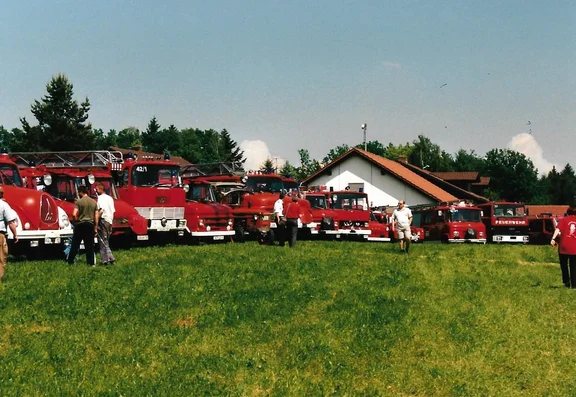 2001-Festplatz-Historischer-Zug.jpg